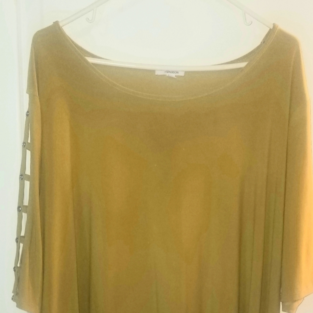 Size 3x Mustard Yellow Short Sleeve Blouse with open sleeves and rhinestones